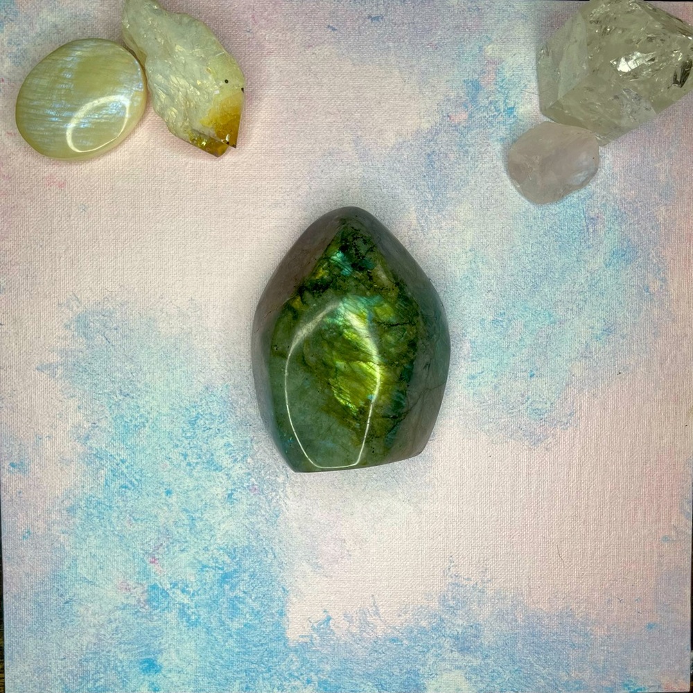 Large chunk of authentic labradorite✨